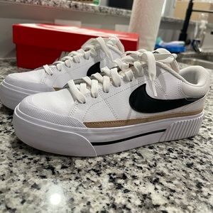 Nike Court legacy lift